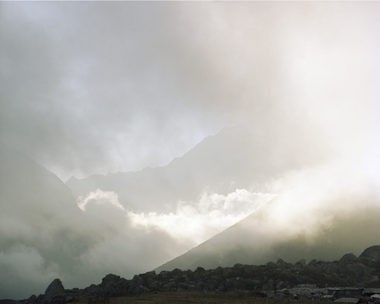 Lungta © Richard Petit - Langtang Clouds - 2000px